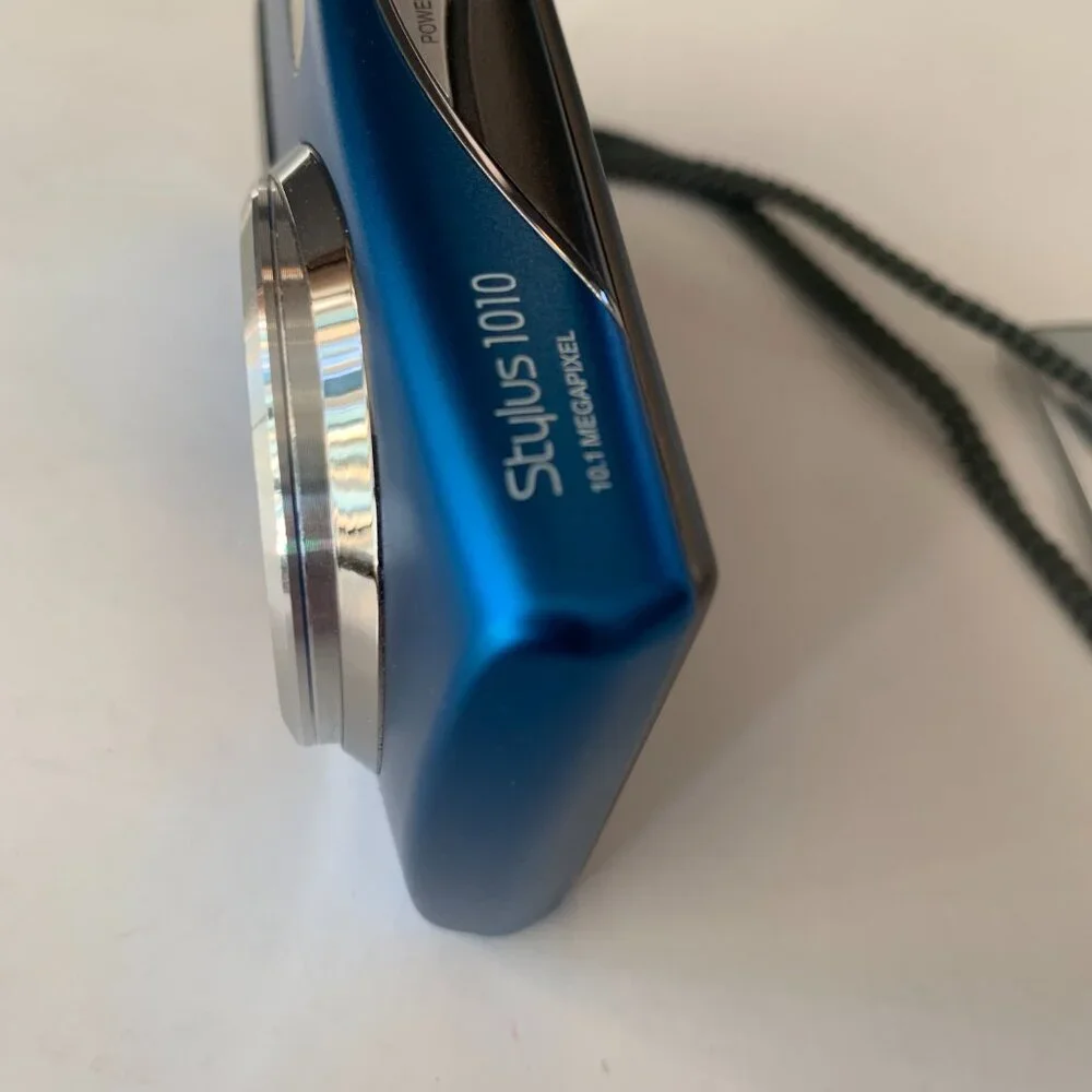 Olympus STYLUS 1010 Digital Camera with 7x Optical Dual Image WITH CASE BATTERY